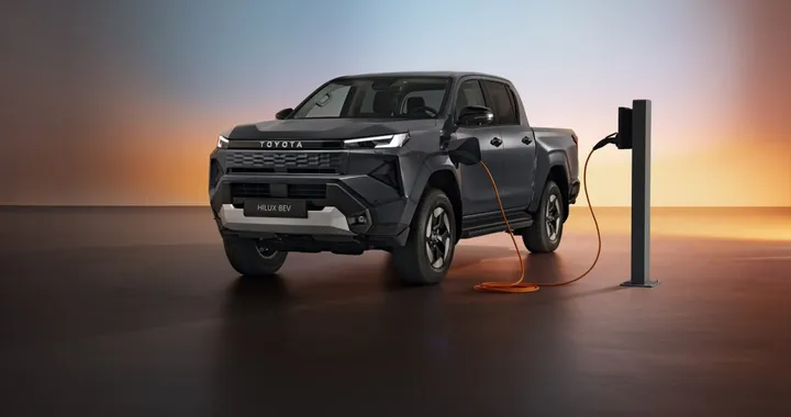 Toyota lancia Hilux Full Electric, il pick-up diventa a batteria: le novità