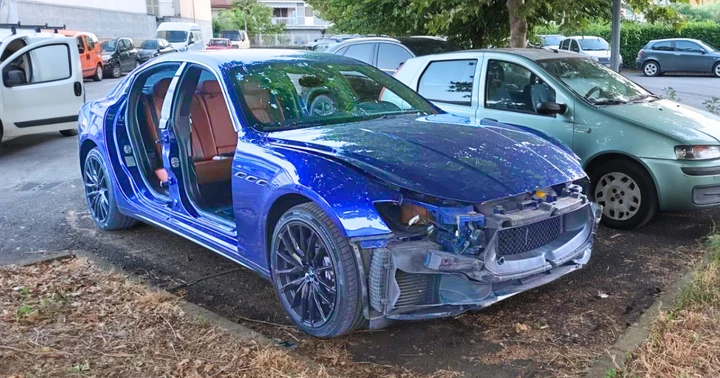 Ladri cannibalizzano Maserati in un parcheggio: resta solo lo scheletro