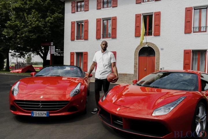 Kobe Bryant in visita da Ferrari a Maranello