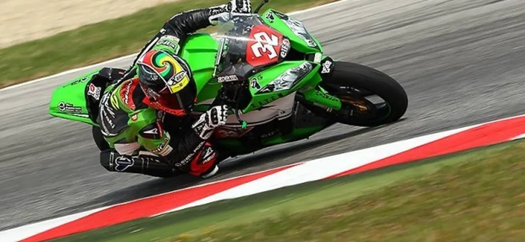 Superstock 1000 Misano 2014: Lorenzo Savadori centra la pole davanti a tre Ducati