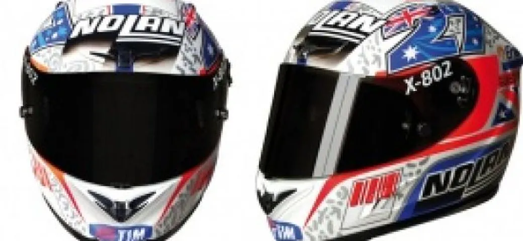 Casey Stoner corre a Phillip Island con un casco Nolan X-802 edizione speciale