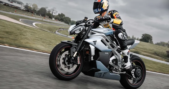 Triumph TE-1, test su strada completato: i dati del prototipo elettrico