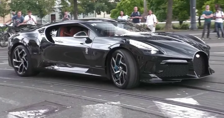 Bugatti: ecco una rarissima La Voiture Noir su strada [Video]