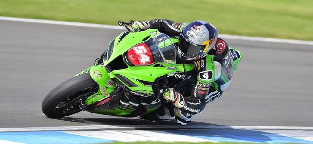 Superstock 1000 Donington: vince Razgatlioglu