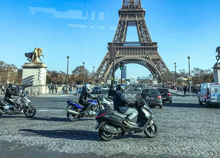 Superi i limiti di 50 km/h? In Francia diventa un reato penale