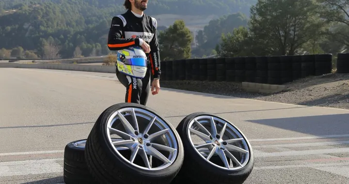Svolta per Porsche: la nuova 911 Carrera monta per la prima volta pneumatici Hankook