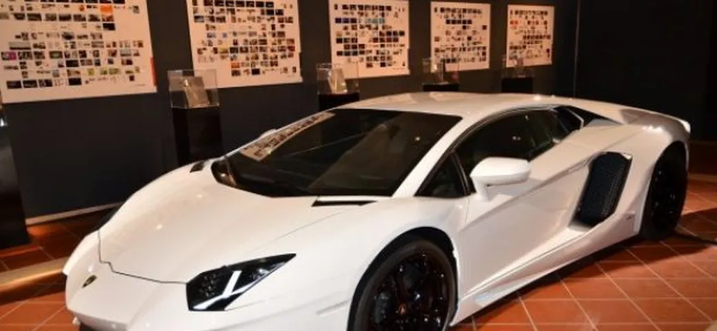 Lamborghini Aventador LP 700-4: Roma, Chiostro del Bramante