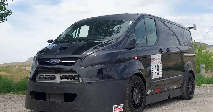 Guy Martin punta i 320 km/h con un Ford Transit