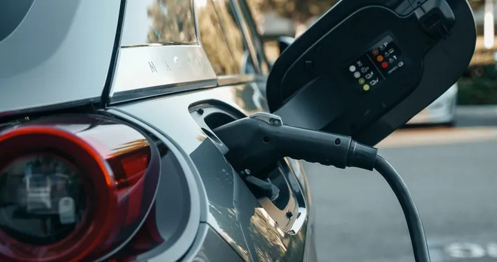 Auto elettriche e colonnine di ricarica: ecco come potranno diffondersi