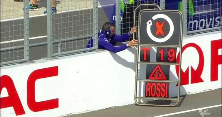 Australia: cartello anti Rossi esposto a Lorenzo?