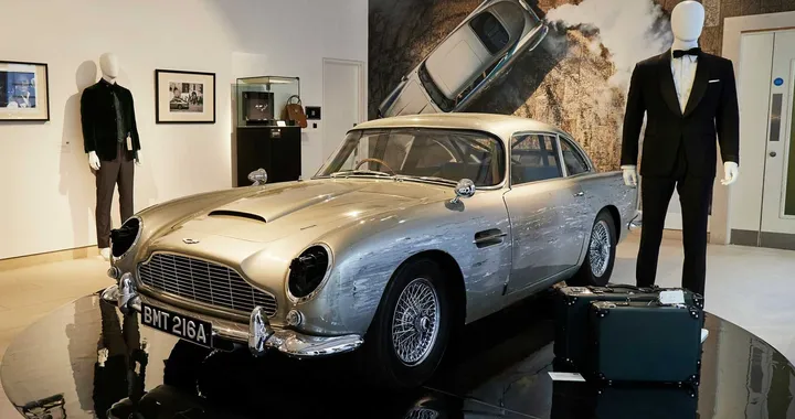 Aston Martin DB5: venduta all’asta la vettura di 007