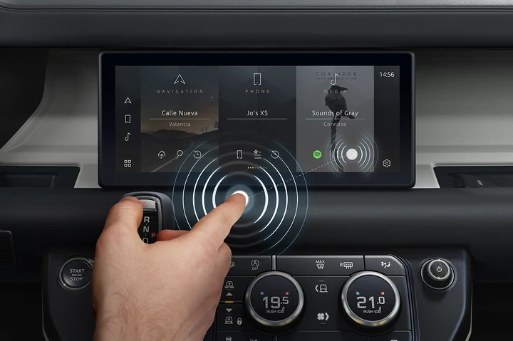 Jaguar Land Rover sviluppa lo schermo contactless Predictive Touch