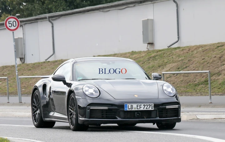 Nuova Porsche 911: foto spia della versione sportiva Turbo S
