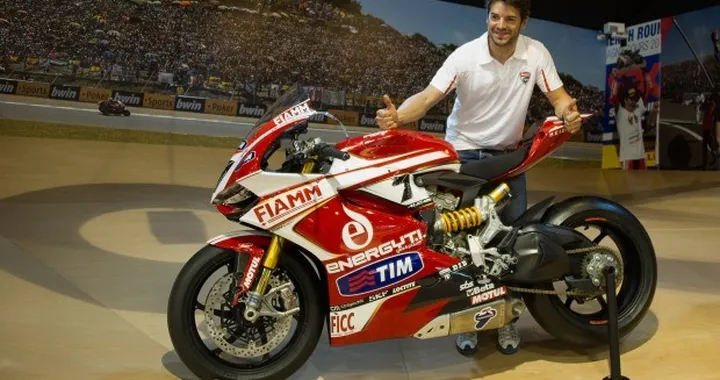 SBK: Carlos Checa torna in sella alla Panigale R per i test al Mugello