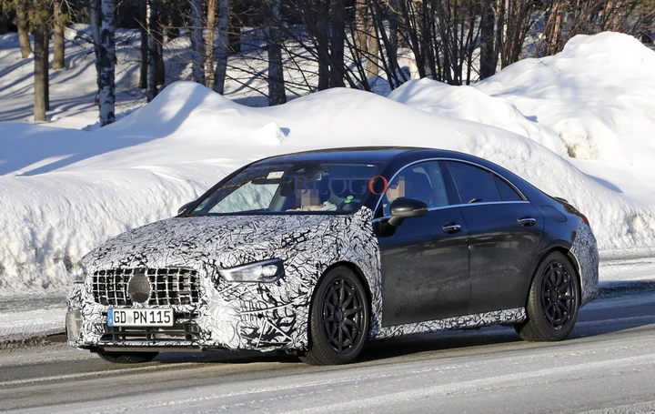 Mercedes CLA 45 AMG: foto spia su strada
