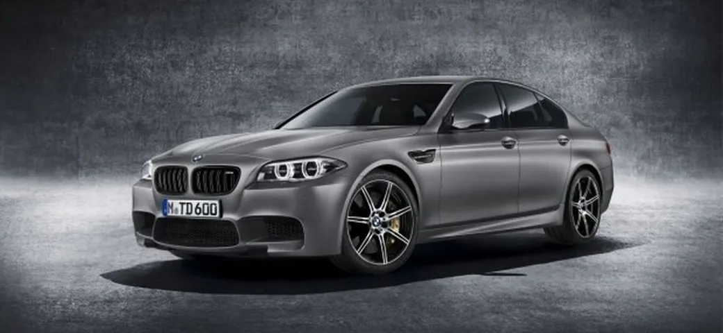 BMW M5 30 Jahre M5: l'ultimo esemplare venduto per oltre 600 mila euro