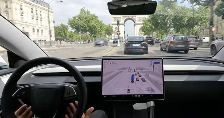 Tesla fa le prove di guida autonoma integrale sulle strade d'Europa