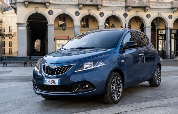 Lancia Ypsilon Restyling 2021: novità, motori, prezzi