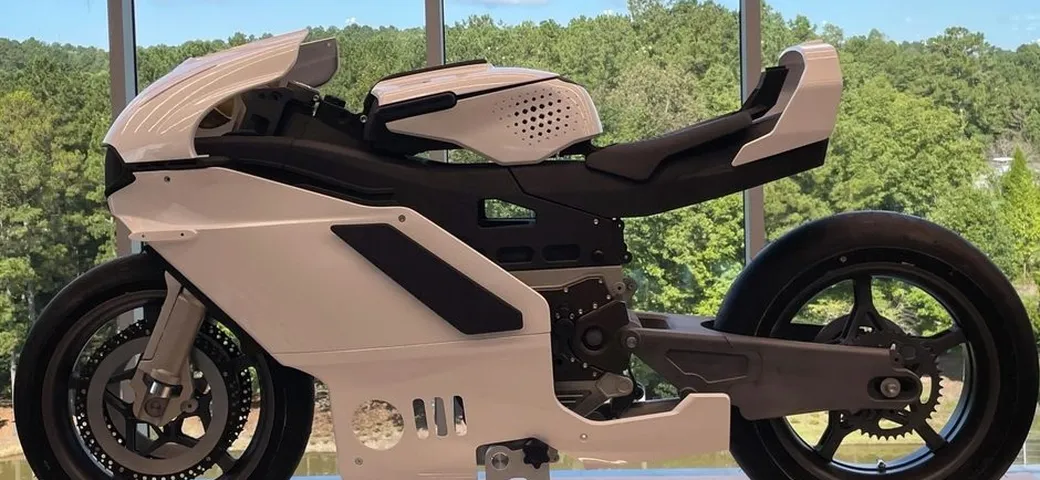 Ducati Supermono: Pierre Terblanche ridisegna il modello del 1992