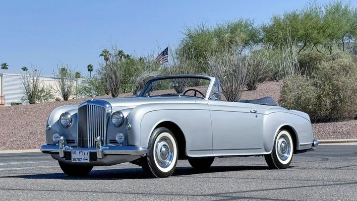 Nessuno vuole la Bentley S1 Continental di un terribile dittatore