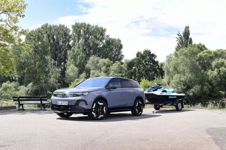 Opel Grandland Electric AWD, capacità di traino impressionante: fino a 1.350 kg