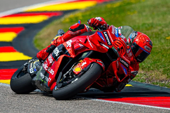 Sprint Race infuocata a Brno: Marquez trionfa, Acosta incalza, Bastianini rinasce