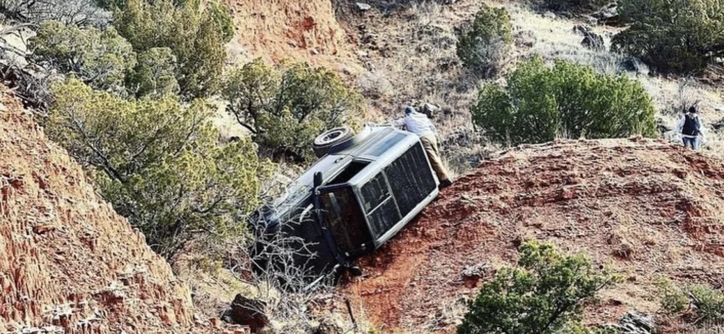 Ford Bronco: l'avventura in fuoristrada finita a testa in giù