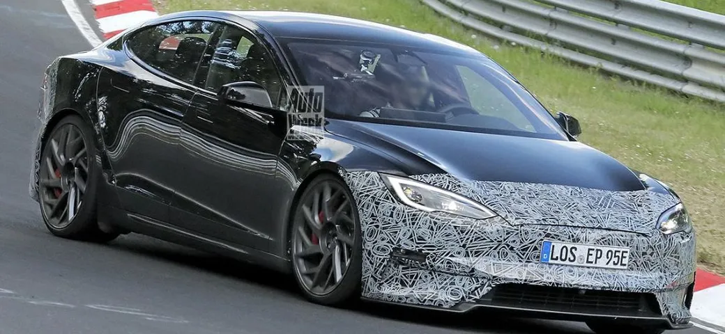 Tesla Model S, la nuova generazione compare al Nurburgring