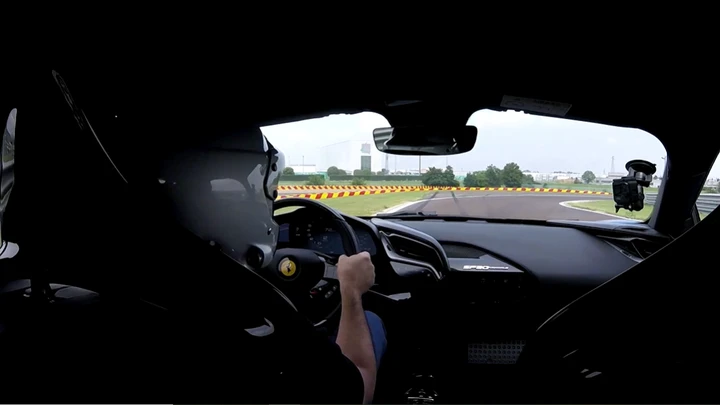 Ferrari SF90 Stradale Assetto Fiorano: la prova in pista