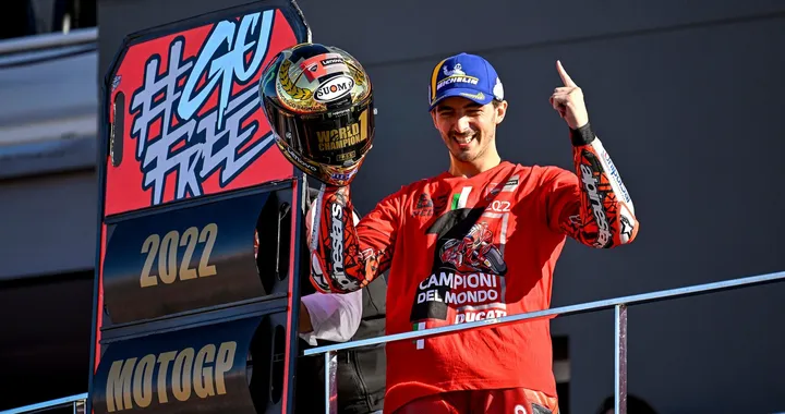 Apoteosi-Bagnaia a Valencia: "Contenti e orgogliosi!"