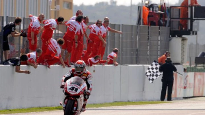 Valencia Sbk. Haga emula ... Bayliss. Gran Ducati. Spies non imbattibile. Recupera Biaggi