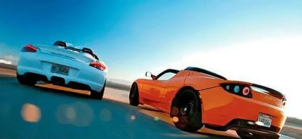 Tesla Roadster Sport contro Porsche Boxster Spyder: il video in pista