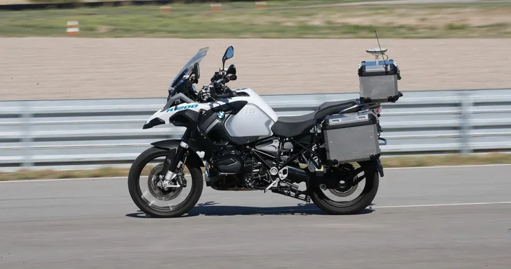 BMW R 1200 GS a guida autonoma: eccola in azione (VIDEO)