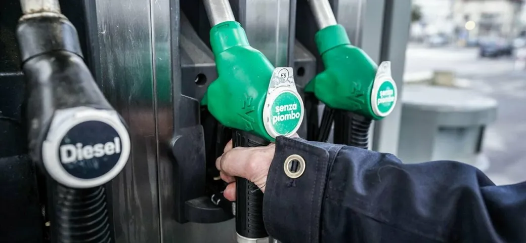 A ogni pieno di benzina si possono risparmiare fino a 20 euro: il segreto