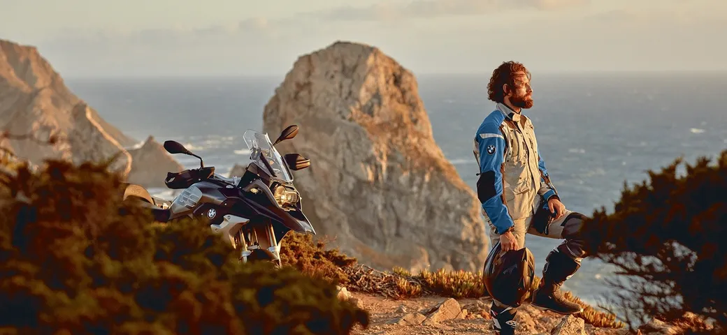 BMW Motorrad, la nuova formula per finanziare l'abbigliamento