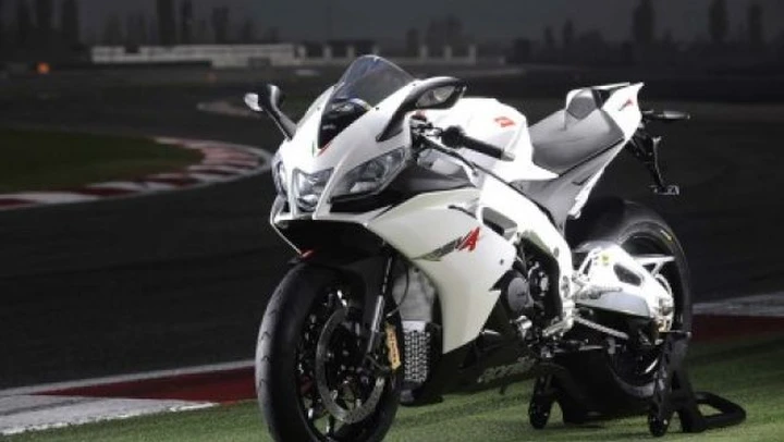 Aprilia RSV4 R 2010 svelata ad Imola