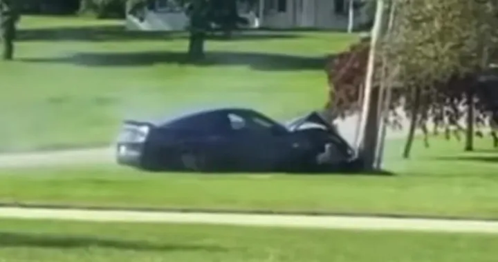 Ford Mustang fa un burnout ma prende il palo [Video]