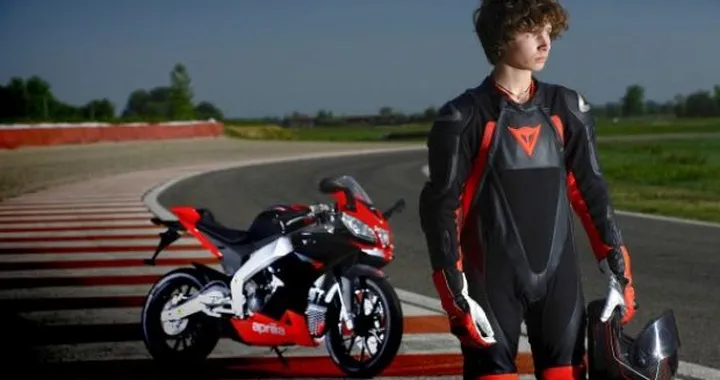 Giovani maturandi: per il diploma da papà si aspettano lo scooter o la moto invece della "Play" o dell'iPad