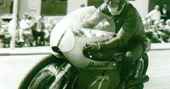 Giugliano, test SBK "decisivo". Quando Kel Carruthers provò la Benelli e vinse il mondiale