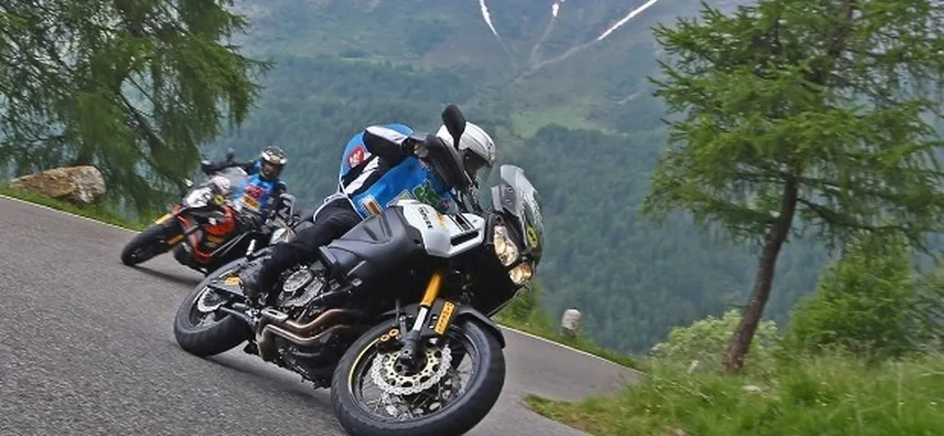 20.000 Pieghe 2015: Motoblog trionfa con il Team Pirelli