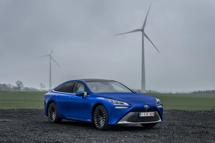 Toyota Mirai 2021: allestimenti, prezzi e autonomia
