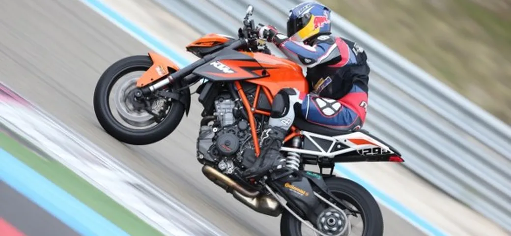 Sébastien Loeb impressionato dal comportamento in pista della KTM 1290 Super Duke R