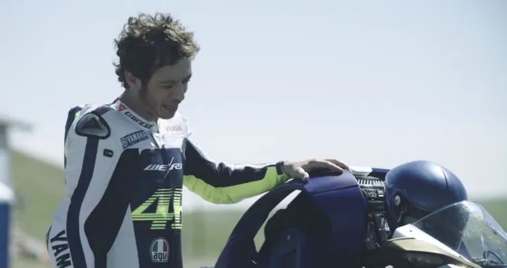 Valentino Rossi e il Motobot Yamaha [Video]