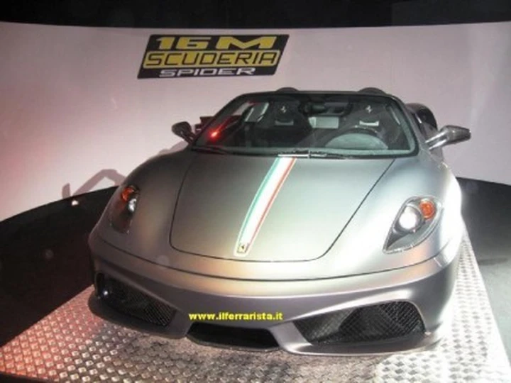Ferrari 430 Scuderia Spider 16M: via il tetto, si festeggia