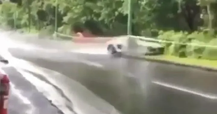 Audi R8: spaventoso incidente con la supercar tedesca [Video]