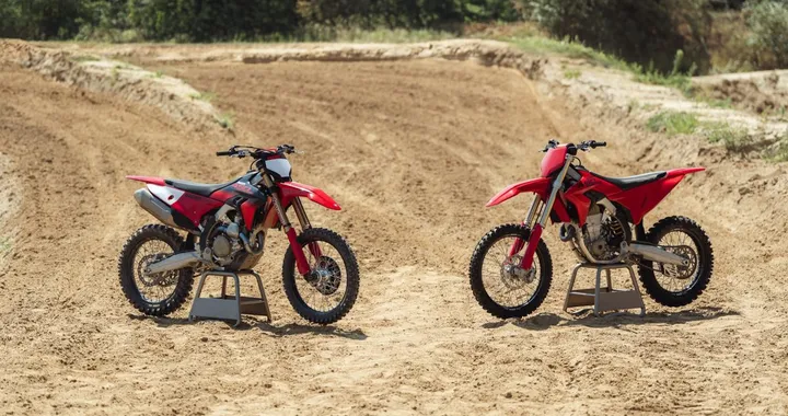 Ducati Desmo450 MX 2027, tante novità da 12.990 euro