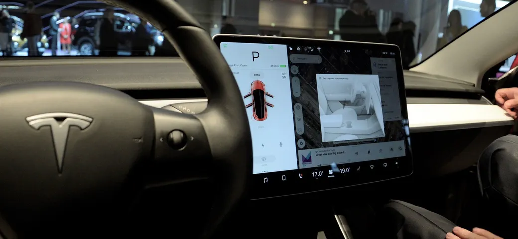 Guida autonoma: nuovo chip per Tesla
