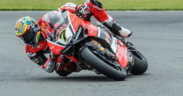 SBK Magny-Cours 2016, FP1: Davies precede Rea