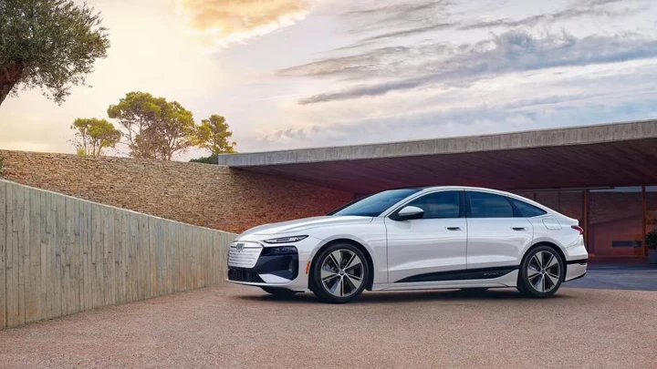 Audi brevetta l'elettrica che finge di essere termica: vibrazioni, cambiate e persino scintille