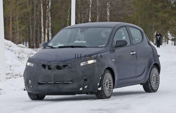 Lancia Ypsilon 2015: il restyling fotografato su strada